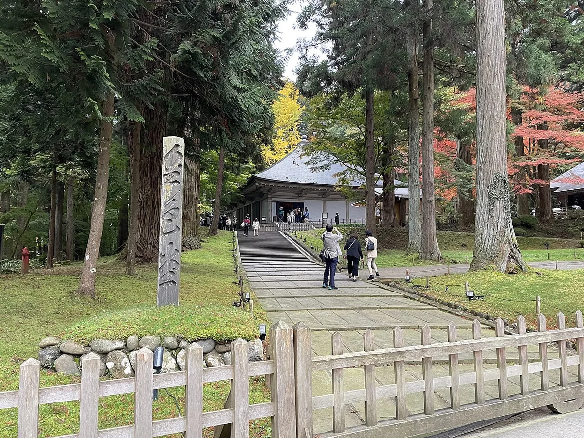 中尊寺・金色堂を守る覆堂